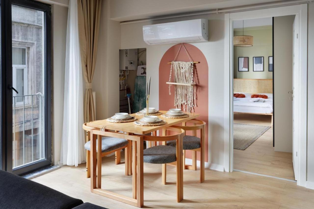Appartement By Abraham Galata